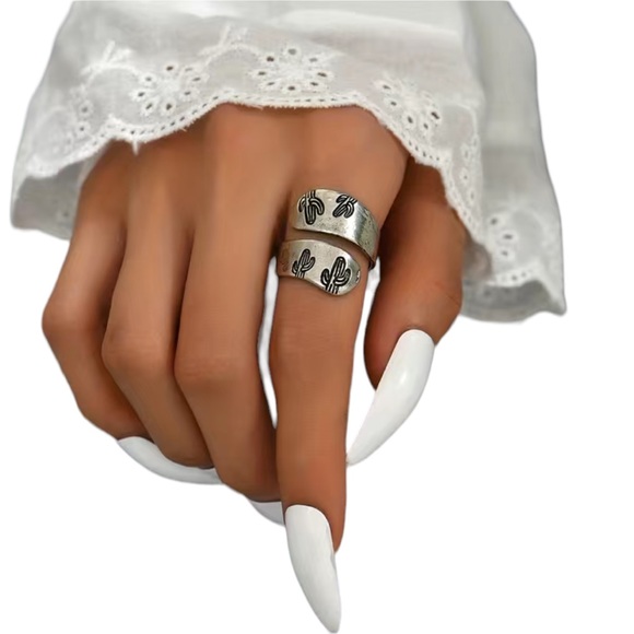 Silver Wrap Ring with Cactus Detail - Picture 4 of 4